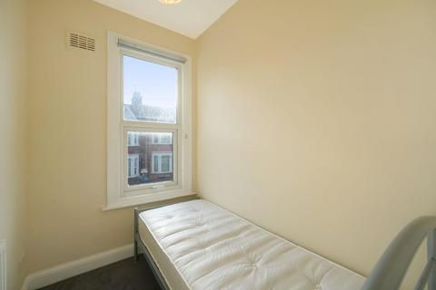 2 bedroom flat to rent, Bertie Road, London, NW10
