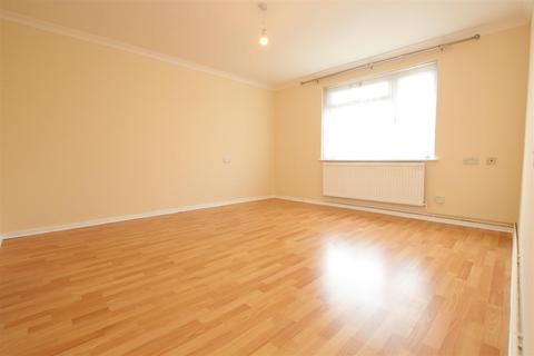 2 bedroom maisonette to rent, Stag Close, Bishopstoke, Eastleigh