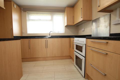 2 bedroom maisonette to rent, Stag Close, Bishopstoke, Eastleigh