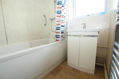 2 bedroom maisonette to rent, Stag Close, Bishopstoke, Eastleigh