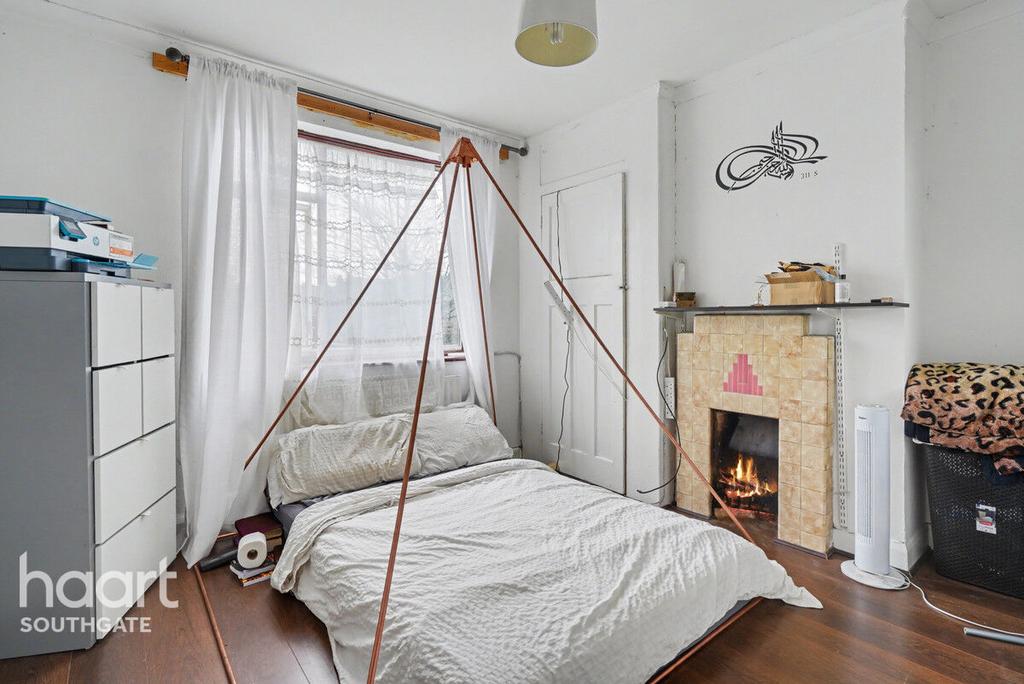 Bedroom, fireplace