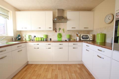 1 bedroom retirement property for sale, KINGSTON AVENUE, LEATHERHEAD, KT22