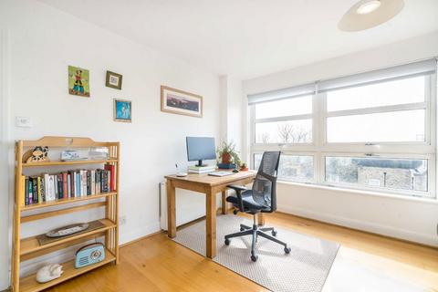 2 bedroom flat for sale, Aitman Drive, Kew Bridge TW8