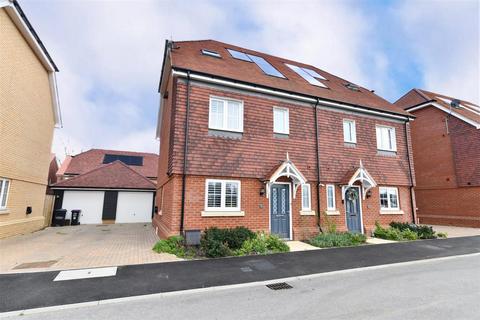 4 bedroom semi-detached house for sale, Dunnock Close, Knebworth