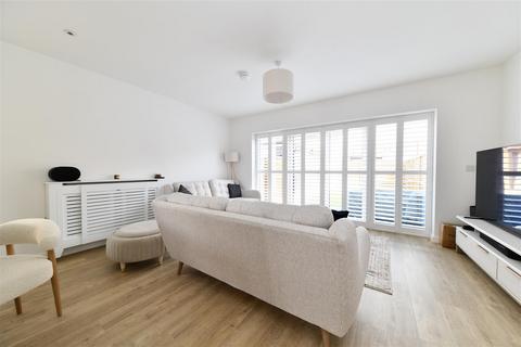 4 bedroom semi-detached house for sale, Dunnock Close, Knebworth