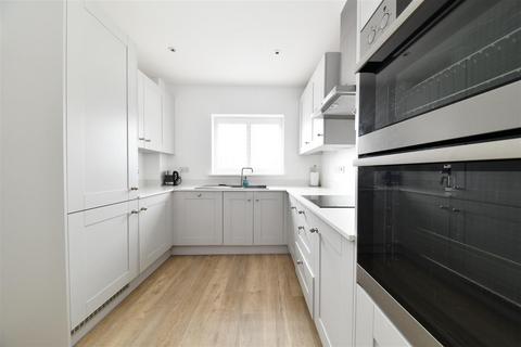 4 bedroom semi-detached house for sale, Dunnock Close, Knebworth