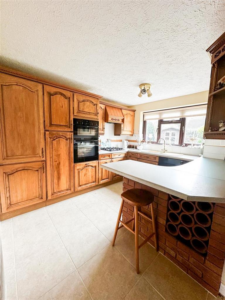 Kitchen 2.jpg