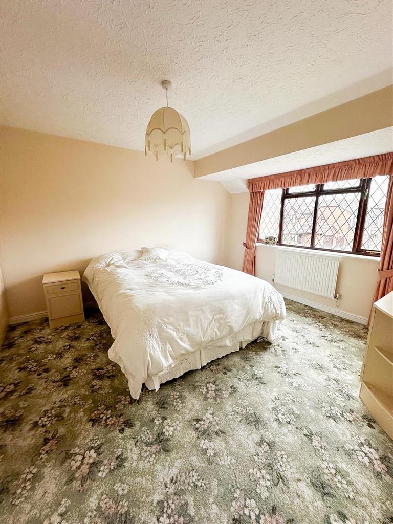 Bed 1.jpg