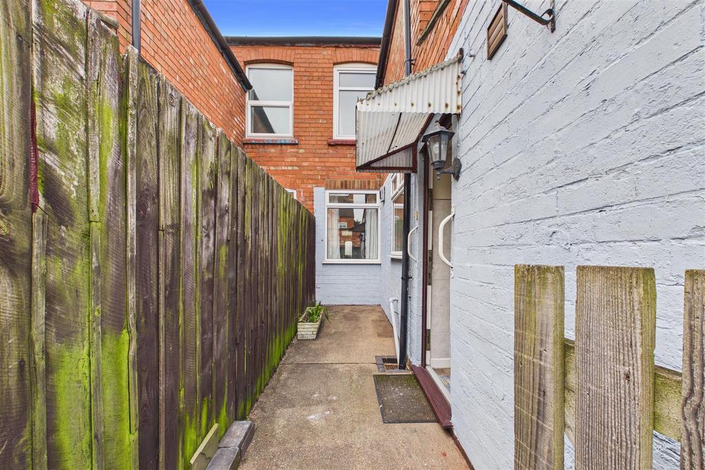 CAM04235 G0-PR0154-STILL009.jpg