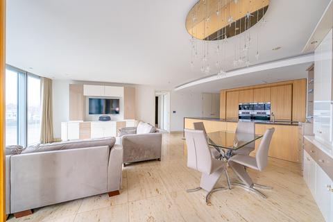 2 bedroom flat for sale, St. George Wharf, London, SW8