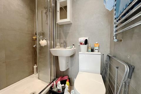 Studio to rent, Spring Grove Road, Hounslow, TW3