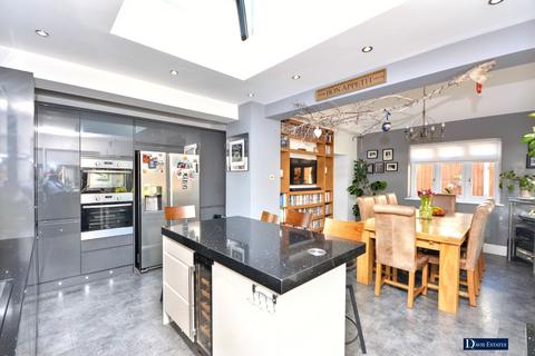 4 bedroom detached house for sale, Hubbards Chase, Emerson Park, Hornchurch, RM11