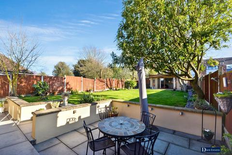 4 bedroom detached house for sale, Hubbards Chase, Emerson Park, Hornchurch, RM11