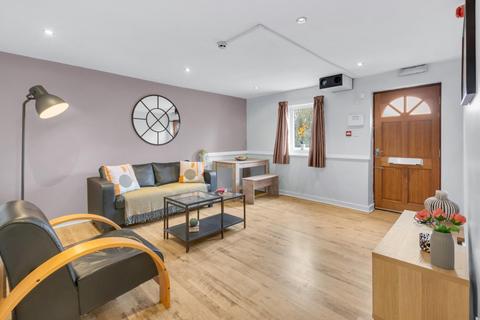 3 bedroom flat to rent, Burley Road, Leeds
