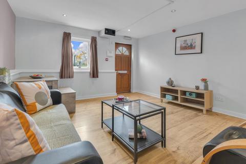 3 bedroom flat to rent, Burley Road, Leeds