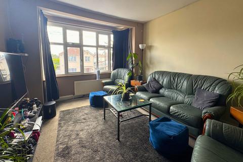 3 bedroom apartment for sale, Westbury Road, Southend-on-Sea, SS2 4DL
