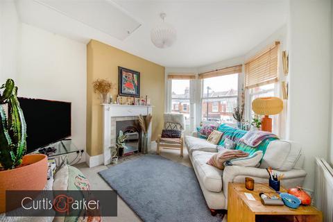 2 bedroom flat for sale, North View Road, Crouch End, N8