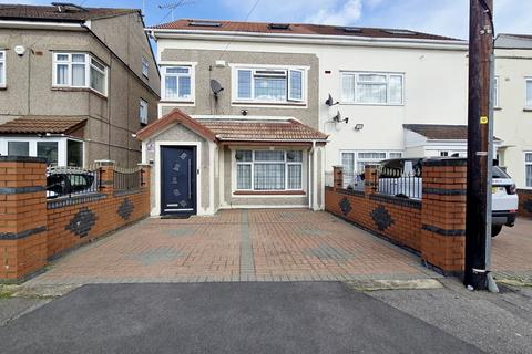 undefined, Gledwood Gardens, Hayes, Middlesex, UB4