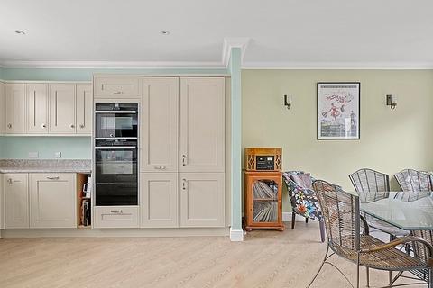 4 bedroom semi-detached house for sale, Hemnall Street, Epping, CM16