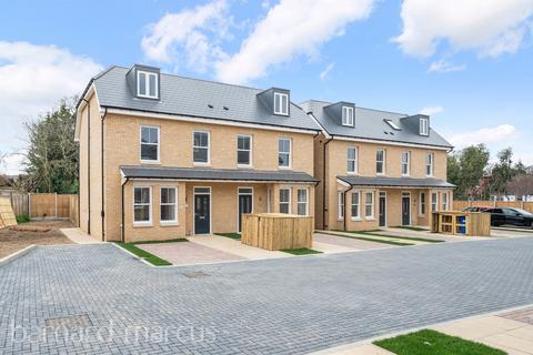 3 bedroom semi-detached house for sale, Greenway Drive, Croydon