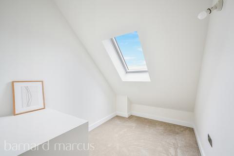 3 bedroom semi-detached house for sale, Greenway Drive, Croydon