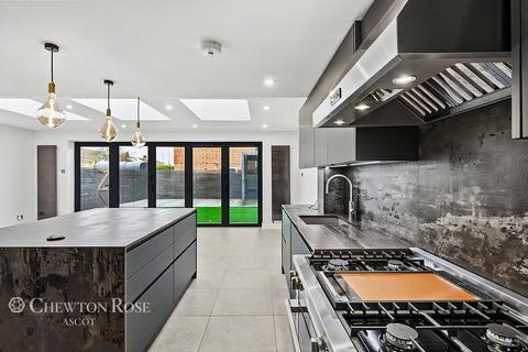 undefined, Hilltop Close, Ascot