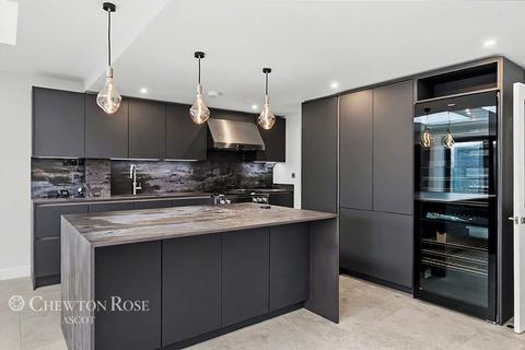 undefined, Hilltop Close, Ascot