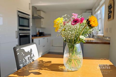 2 bedroom apartment for sale, Holywell Avenue, Folkestone CT19