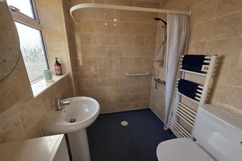 2 bedroom end of terrace house to rent, Rossall Promenade, Thornton-Cleveleys