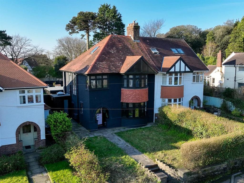 Sequence 01.00 07 49 19.Still013-2.jpg