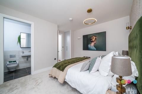 1 bedroom apartment for sale, Shepherds Bush Road, London, W6