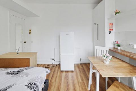 Studio to rent, Glenloch Road, London NW3