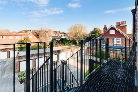 2 bedroom flat for sale, Bedford Road, London W4