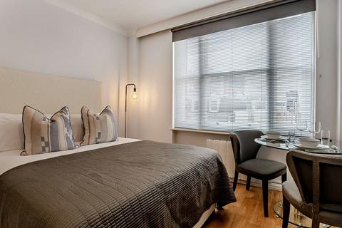 Studio to rent, Hill Street Mayfair W1J