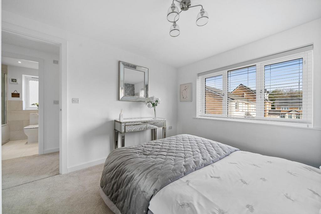 Bedroom 2b (1).jpg