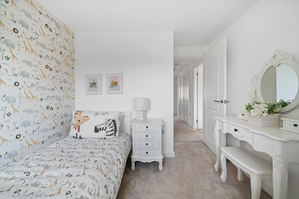 Bedroom 4b.jpg