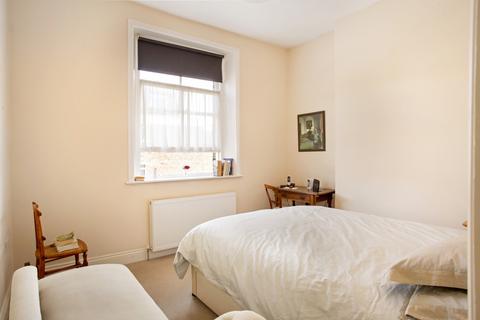 undefined, Station Road, Hampton, TW12