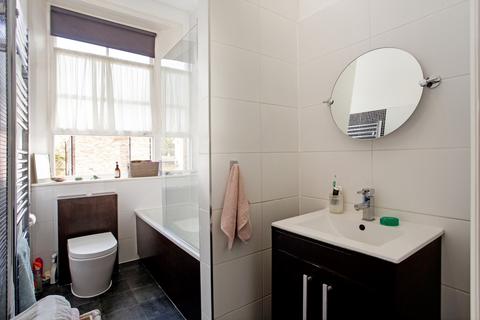 undefined, Station Road, Hampton, TW12