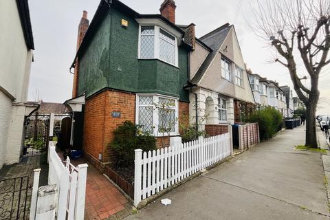2 bedroom end of terrace house to rent, Northborough Road, London SW16