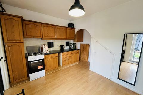 2 bedroom end of terrace house to rent, Northborough Road, London SW16