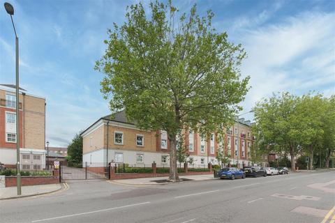 2 bedroom flat to rent, Solomon Court