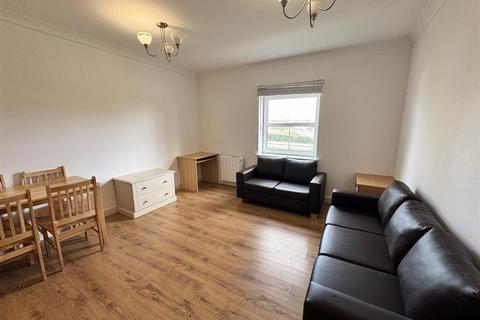 2 bedroom flat to rent, Solomon Court