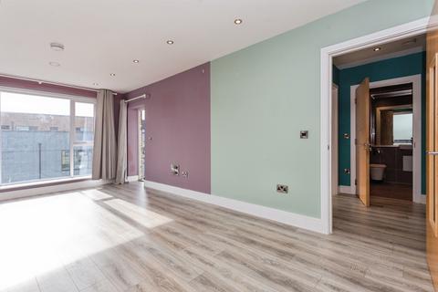 1 bedroom flat for sale, Eastcote Lane, NORTHOLT
