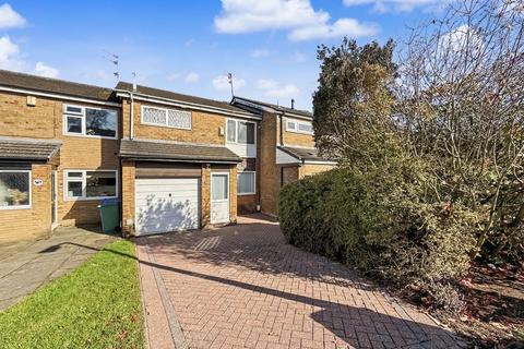 Tintern Avenue, Whitefield, M45