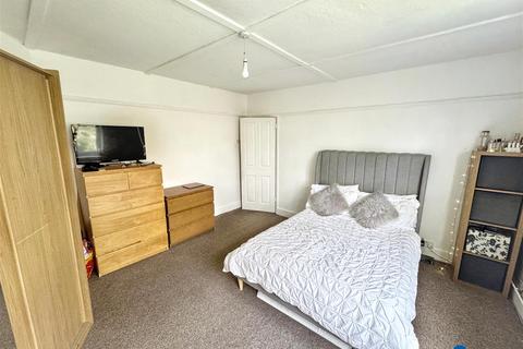 2 bedroom flat to rent, Westminster Close