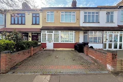 3 bedroom house to rent, Chase Lane, Ilford, IG6