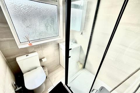 3 bedroom house to rent, Chase Lane, Ilford, IG6