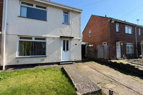 2 bedroom semi-detached house to rent, Llwyn Derw, Fforestfach, Swansea, SA5 4AZ.
