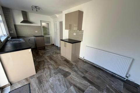 2 bedroom semi-detached house to rent, Llwyn Derw, Fforestfach, Swansea, SA5 4AZ.