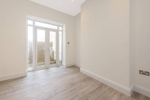 1 bedroom flat to rent, Charteris Road, Queen's Park, London, NW6
